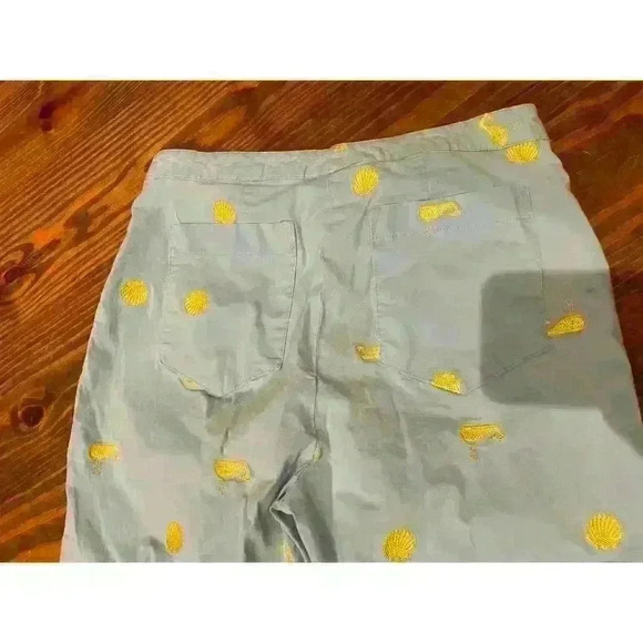 Lilly Pulitzer Classic Capri Whales and Shells in Cape Cod Blue, size 2 - Picture 11 of 11